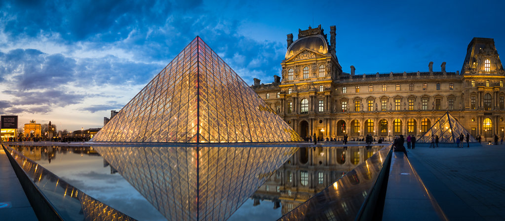 Louvre reflection